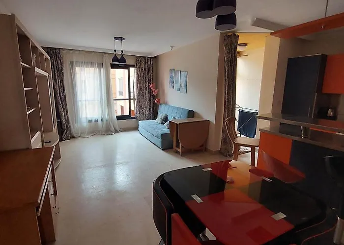 Esplanada Apartment, No Single Men