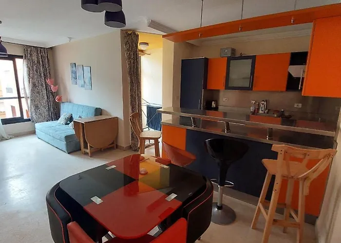 Esplanada Apartment, No Single Men Apartman
