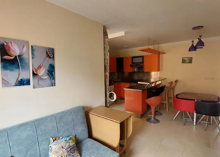 Esplanada Apartment, No Single Men Apartman *