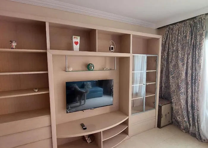 Esplanada Apartment, No Single Men