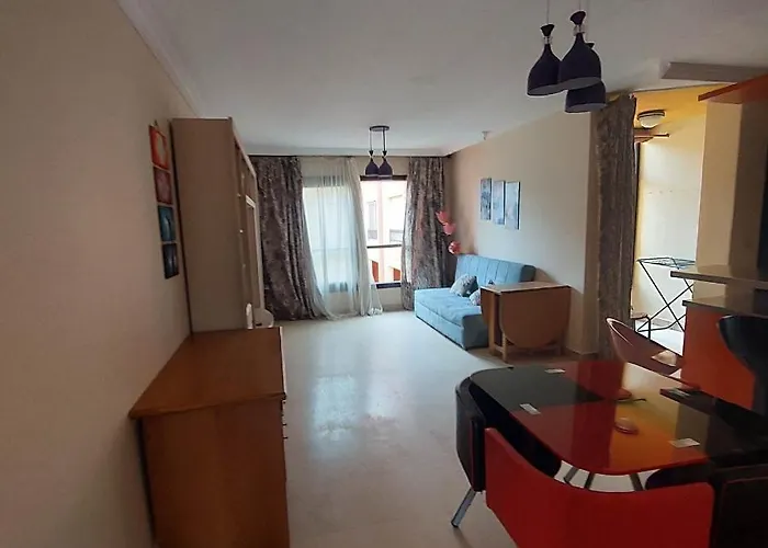 Esplanada Apartment, No Single Men * Gurdaka