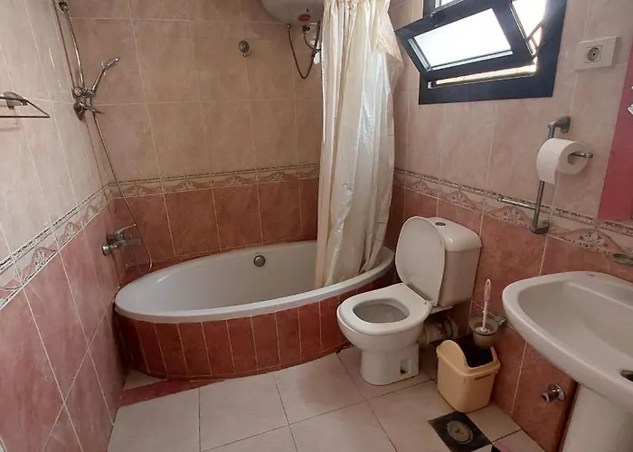 Esplanada Apartment, No Single Men Gurdaka