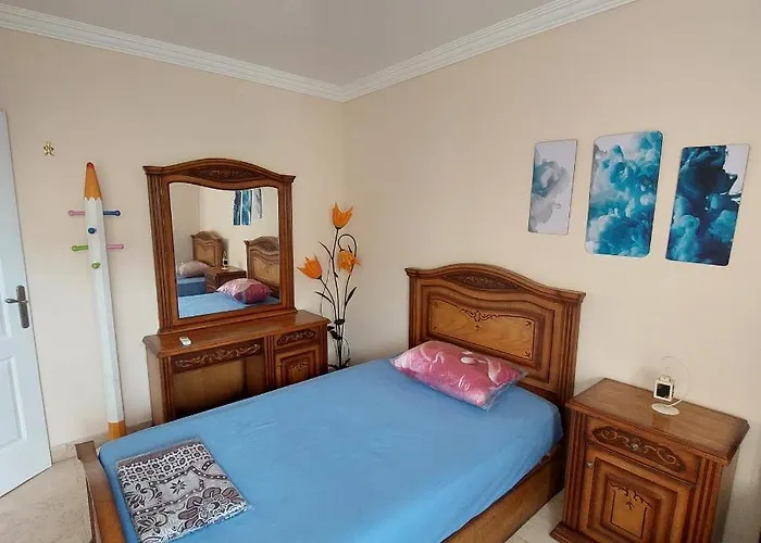 Esplanada Apartment, No Single Men Apartman