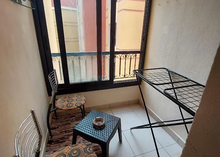 Esplanada Apartment, No Single Men Apartman Gurdaka