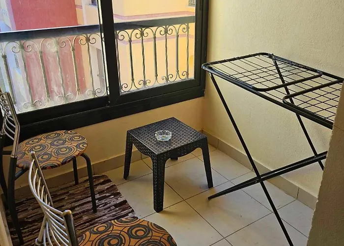 Esplanada Apartment, No Single Men Apartman Gurdaka
