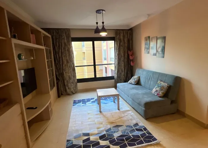 Esplanada Apartment, No Single Men Apartman