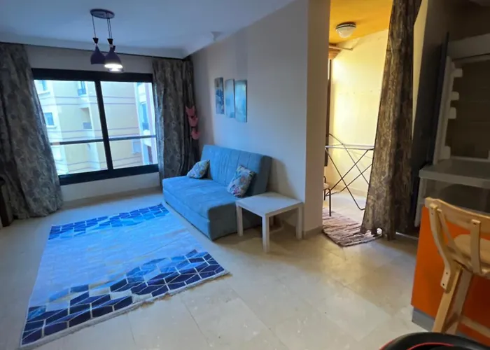 Esplanada Apartment, No Single Men *