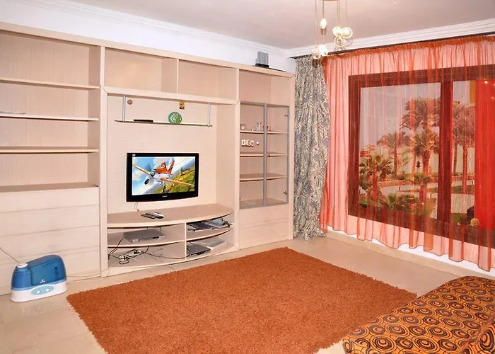 Esplanada Apartment, No Single Men