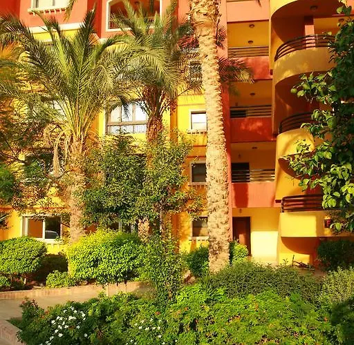 Esplanada Apartment, No Single Men Apartman