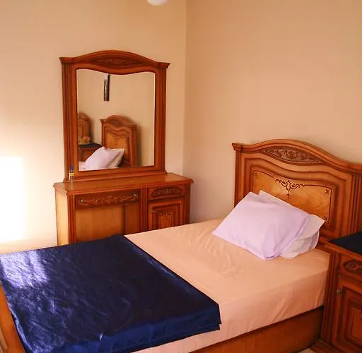 Esplanada Apartment, No Single Men Apartman *