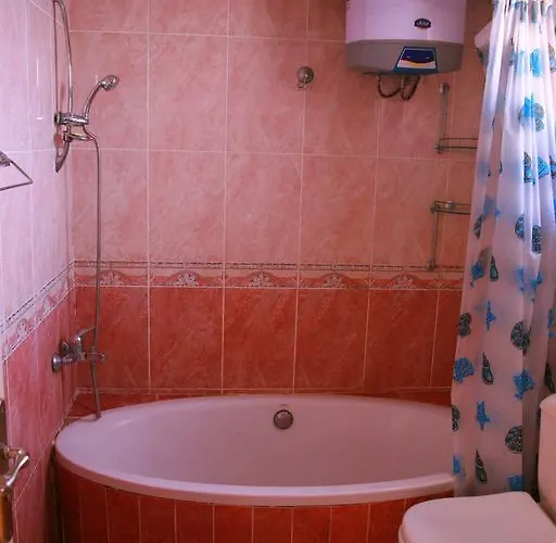 Esplanada Apartment, No Single Men *