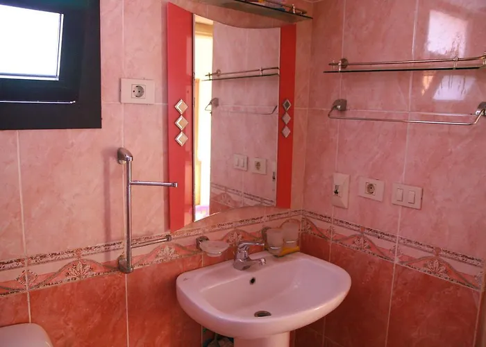 Esplanada Apartment, No Single Men Gurdaka