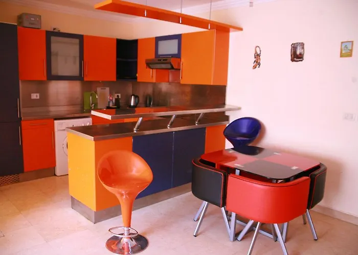Esplanada Apartment, No Single Men