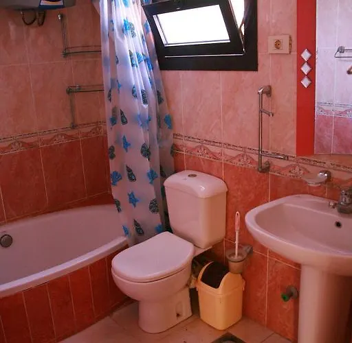 Esplanada Apartment, No Single Men Apartman
