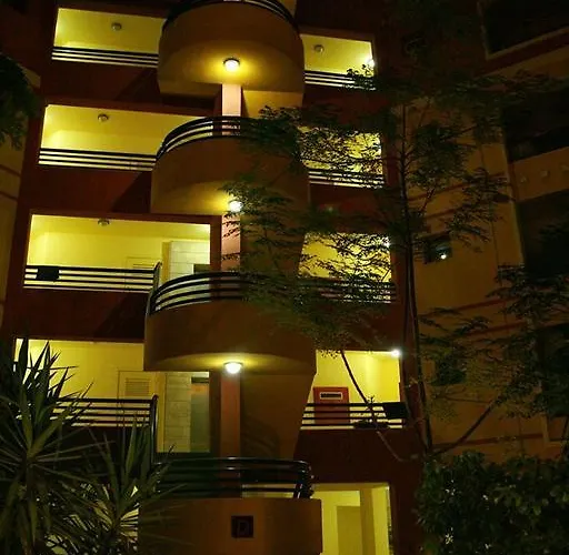 Esplanada Apartment, No Single Men